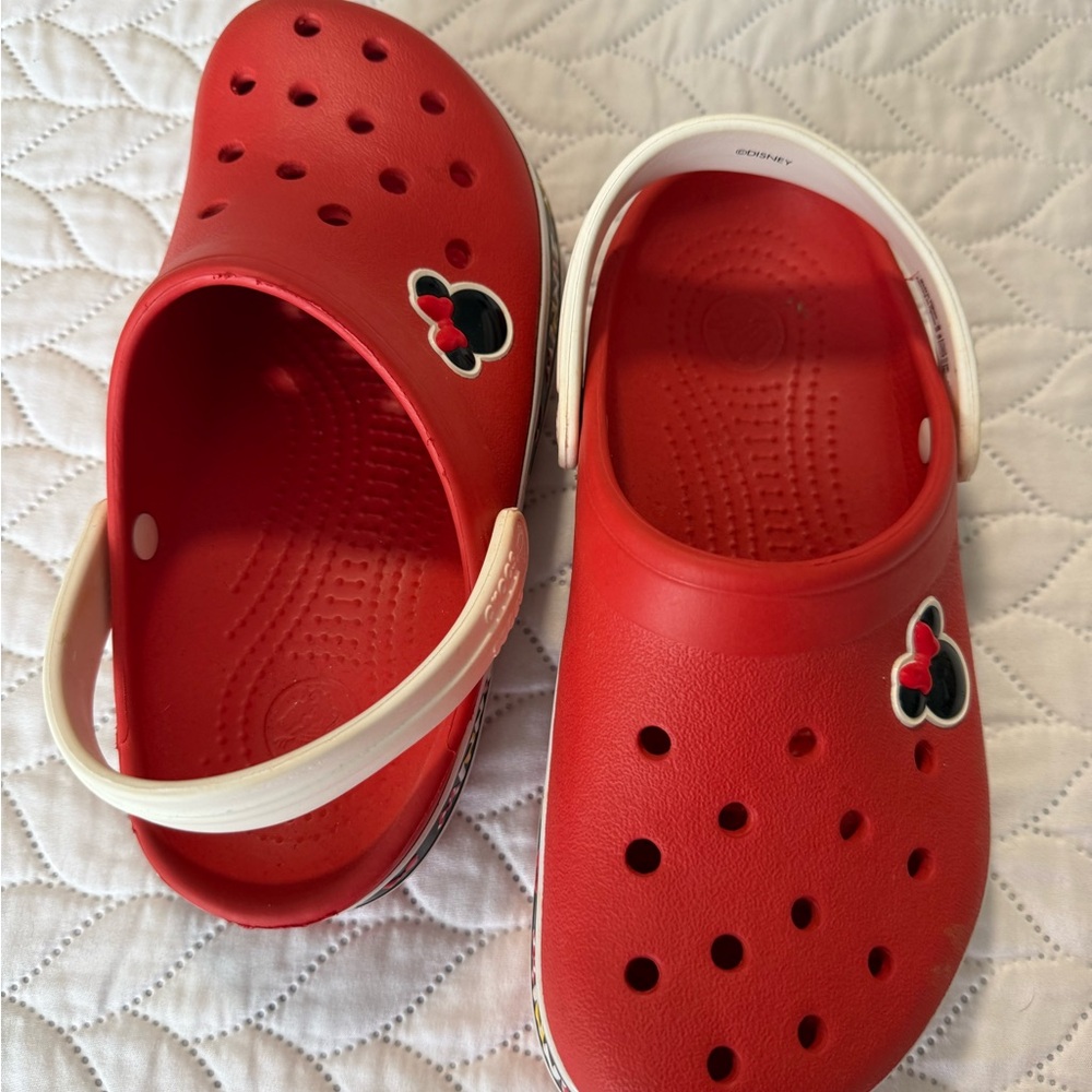 Minnie Mouse Red Croc Sandals with White Strap - Picture 2 of 4